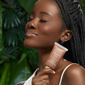 Tarte Amazonian Clay Foundation 16-hour full coverage 57N Rich Neutral 1.7fl oz